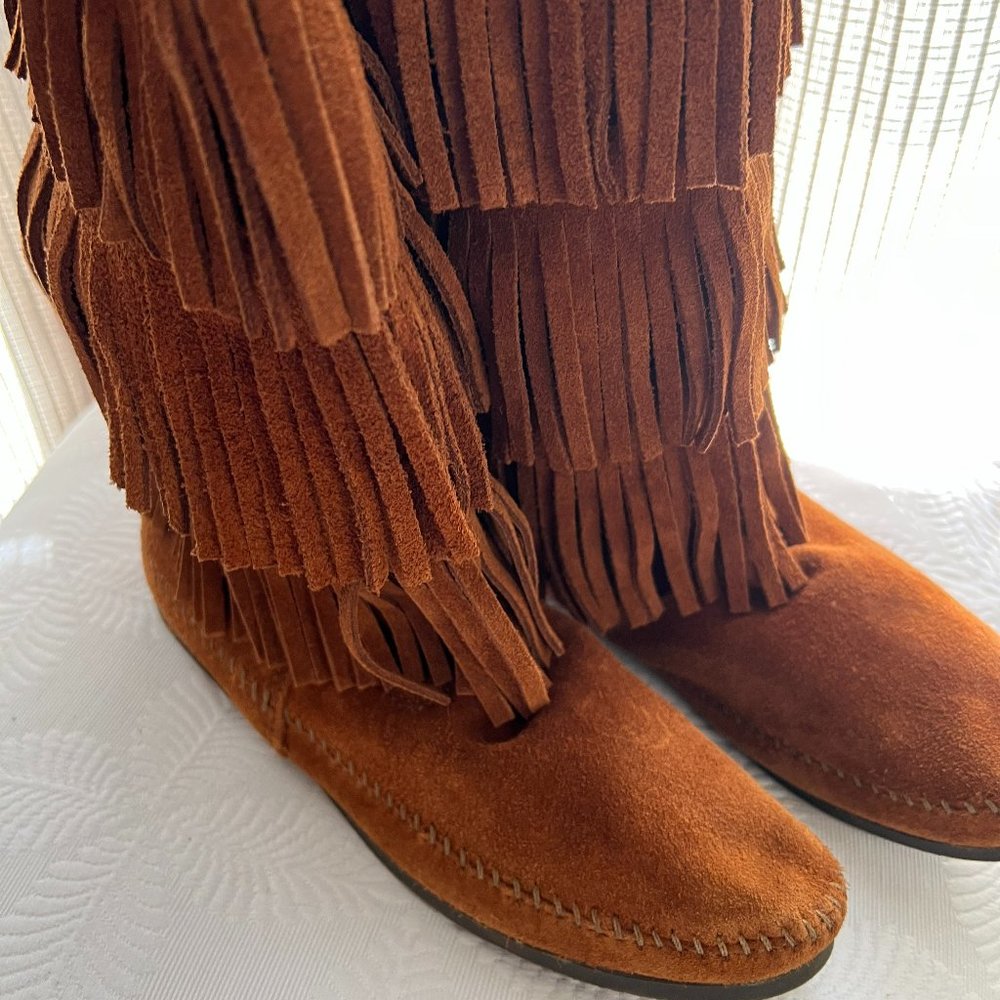 *Like New* MINNETONKA 3-Layer Fringe Womans Brown Leather Suede Flat Boots.